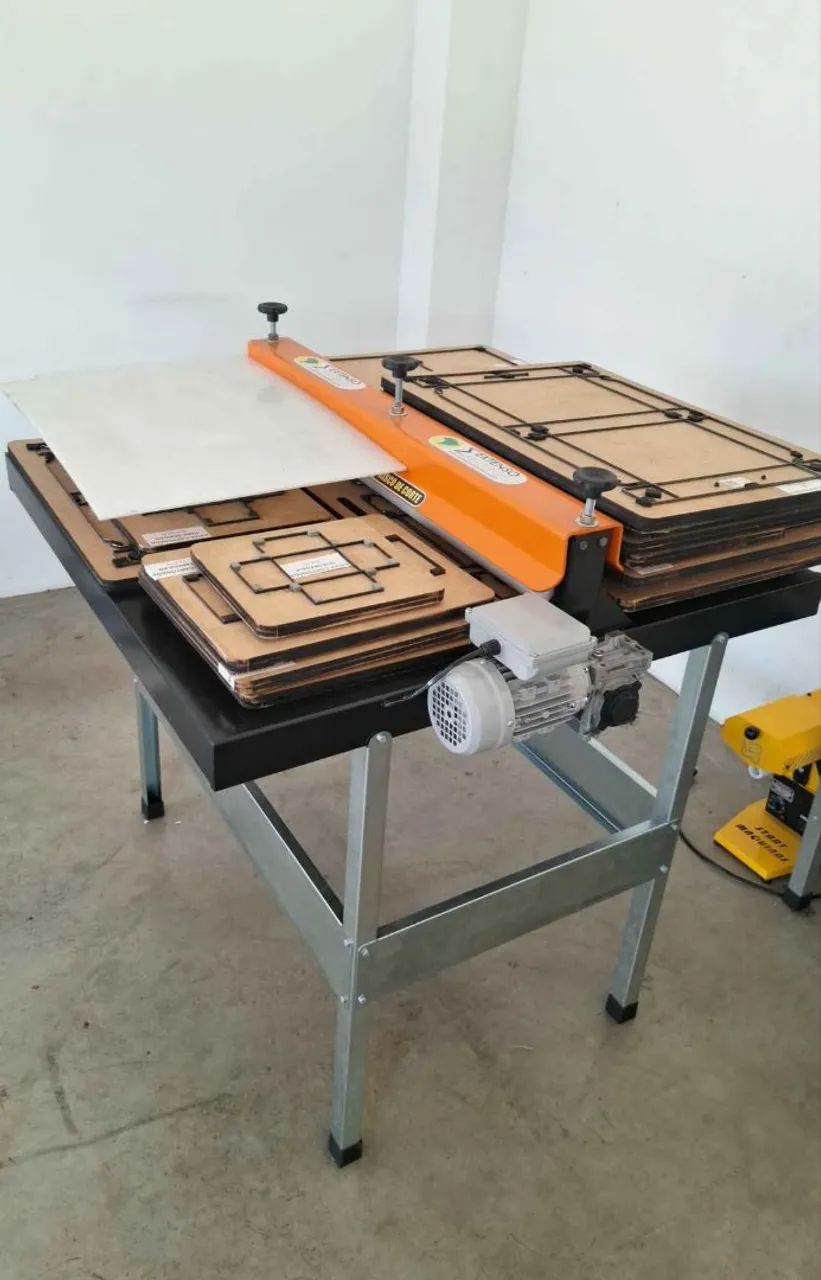 Máquina De Corte E Vinco Elétrica Semi Automática - 100cm com Bancada e 10 facas de corte. - Foto 5