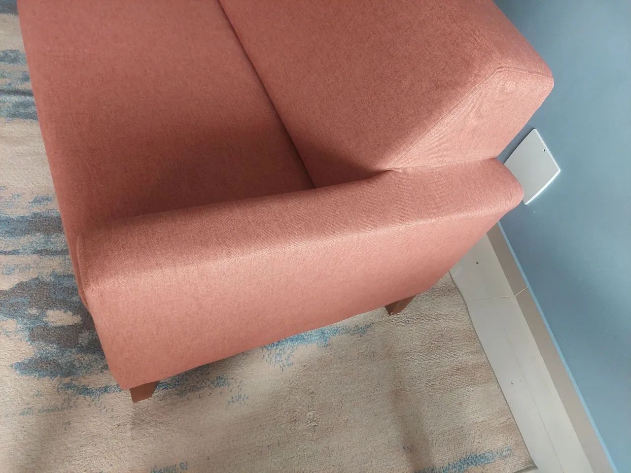 Sofa 3 lugares em linho pouco tempo de comprado   - Foto 2