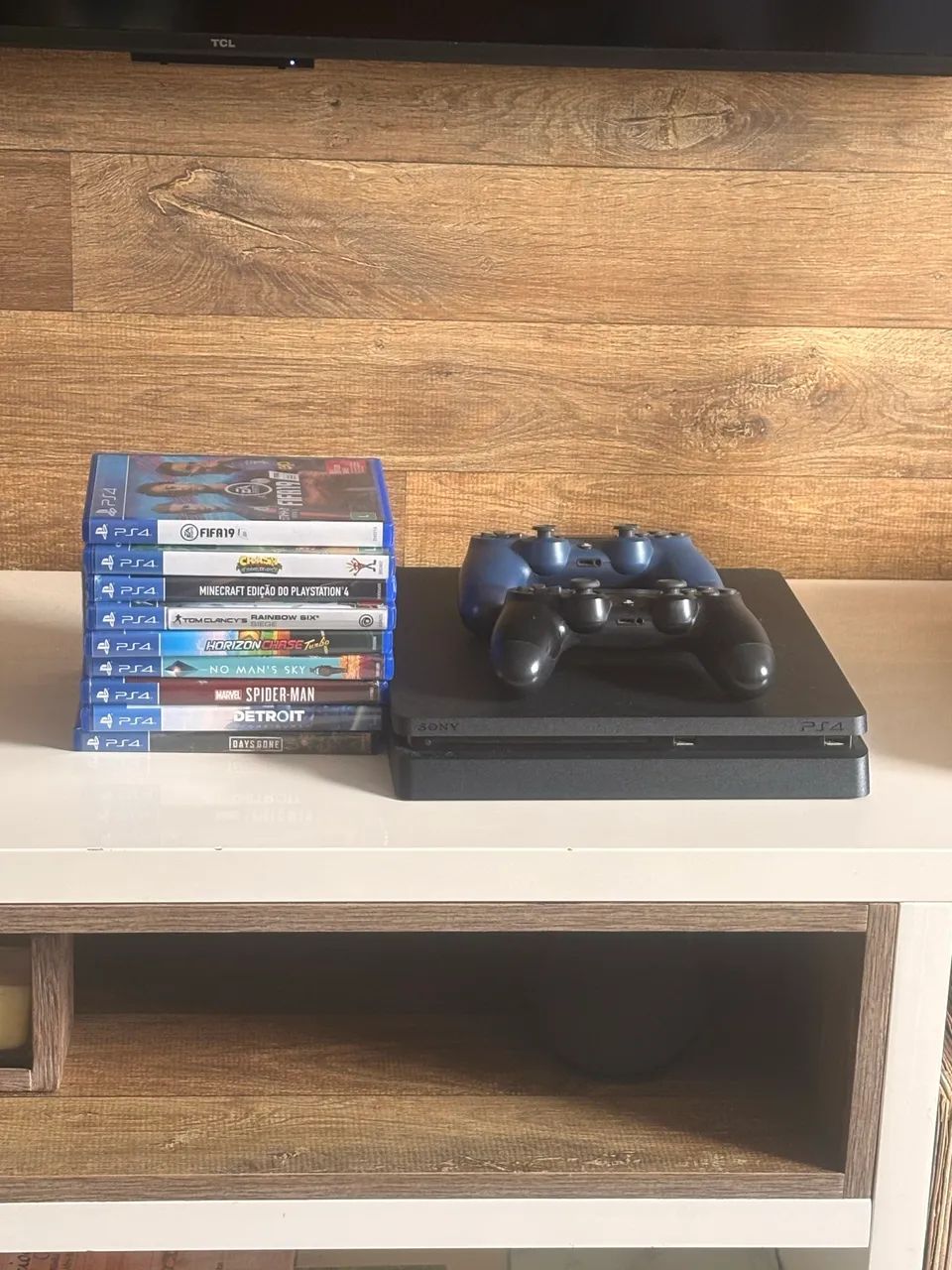 PlayStation 4 slim 1tb + 9 jogos + 2 controles - Consoles de Vídeo
