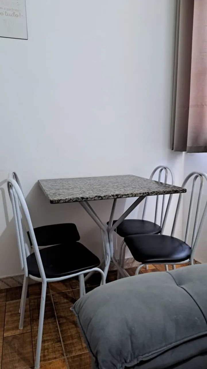 Conjunto Mesa Quadrada Com 4 Cadeiras e Tampo Em Granito - Foto 2