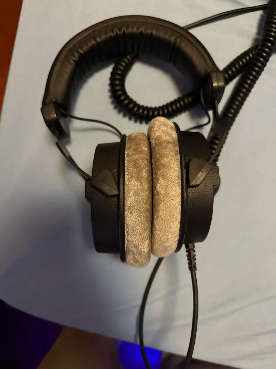 Fones de Ouvido de Estúdio para Mixagem e Masterização Beyerdynamic DT 990 PRO  - Foto 2