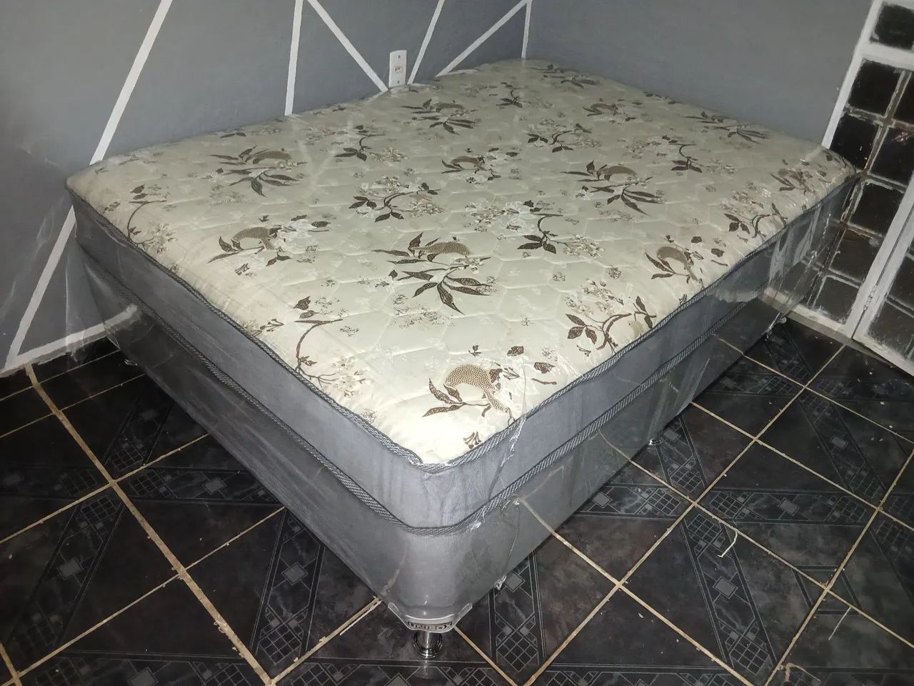 CAMA NOVA DE CASAL DE MOLAS E ESPUMA BEM CONFORTAVEL ALTA - Foto 2