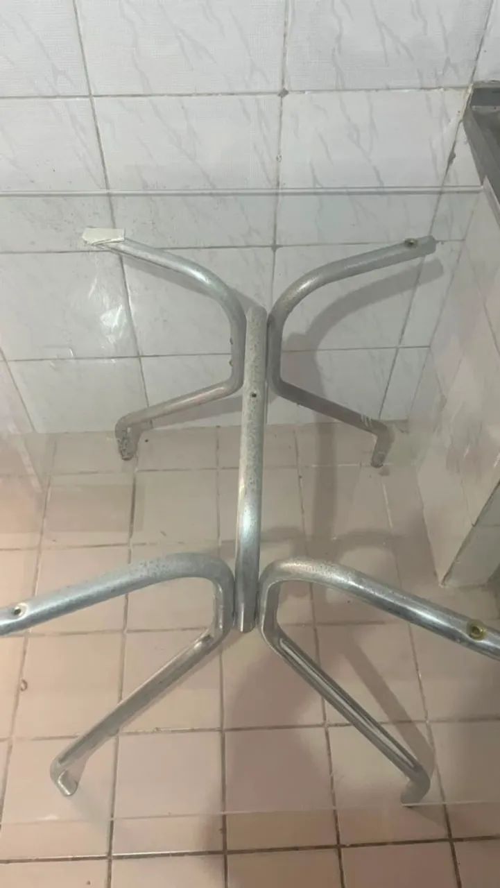 Mesa de Vidro Temperado 4 Lugares com Base Metálica - Foto 3
