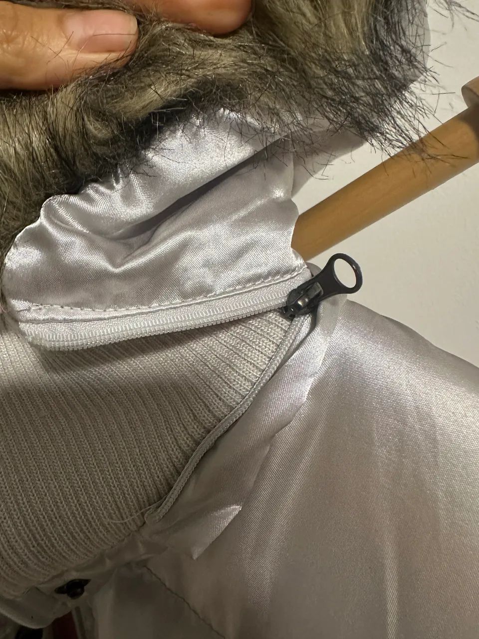 Jaqueta puffer Cherokee cinza com capuz  - Foto 2