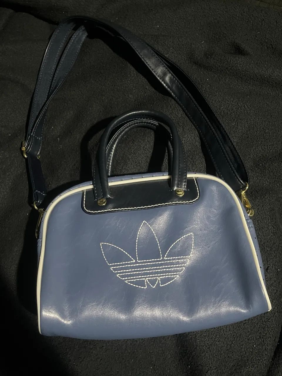 bolsa adidas azul com detalhe dourado
