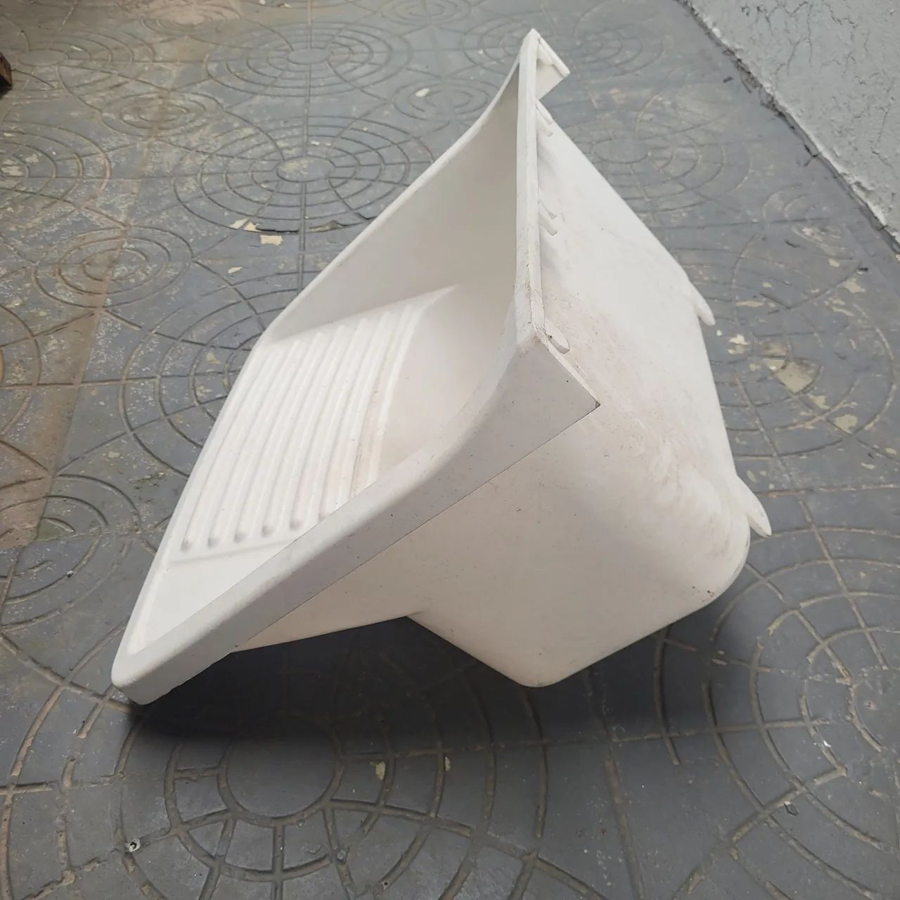 Tanque plástico Astra T2 branco 58x52x32cm - Foto 2