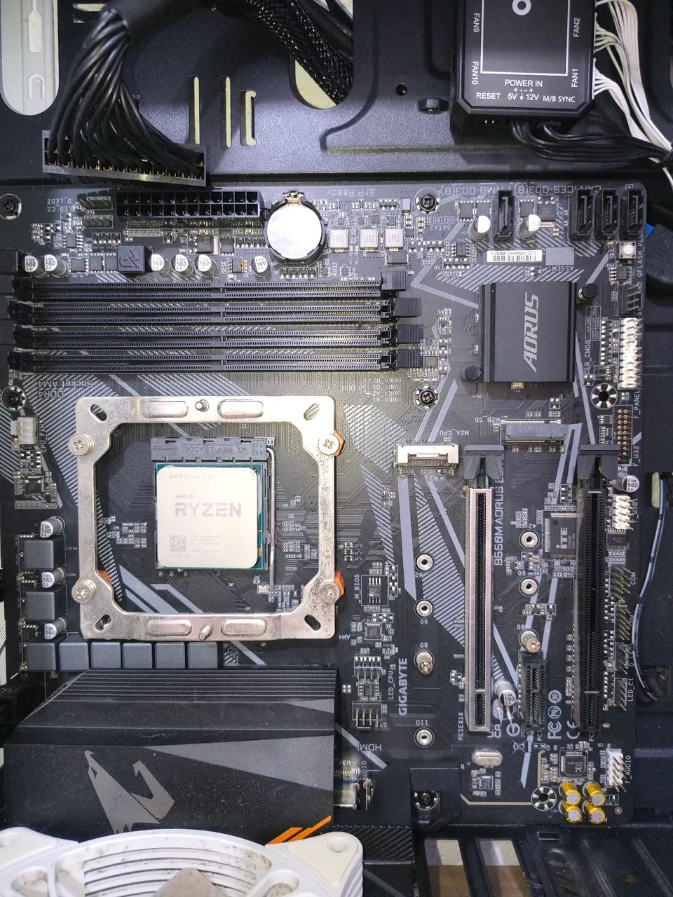 kit placa mae e processador ryzen 5600g-b550m aorus elite - Foto 2