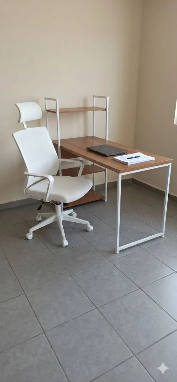 Mesa e cadeira Presidente Branca 