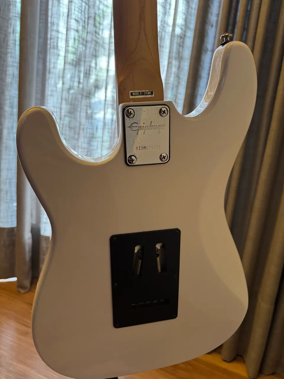 Guitarra epiphone gibson strato - Foto 5