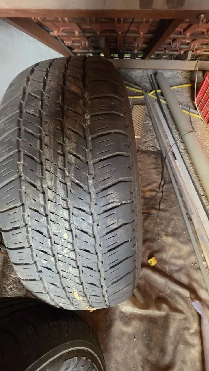 Pneu Bridgestone 265 60 R18 - Foto 2
