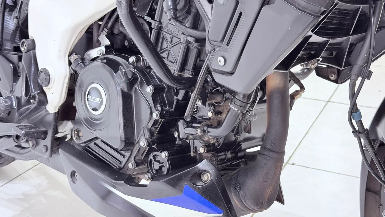 Bajaj Dominar 200 - Foto 2