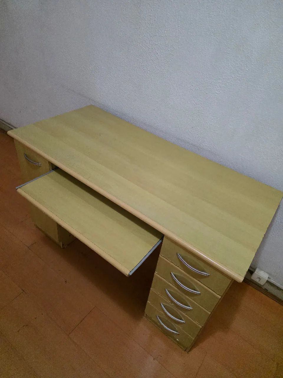 Mesa de Escritório Escrivaninha com 5 Gavetas e Espaço para Teclado - Foto 2