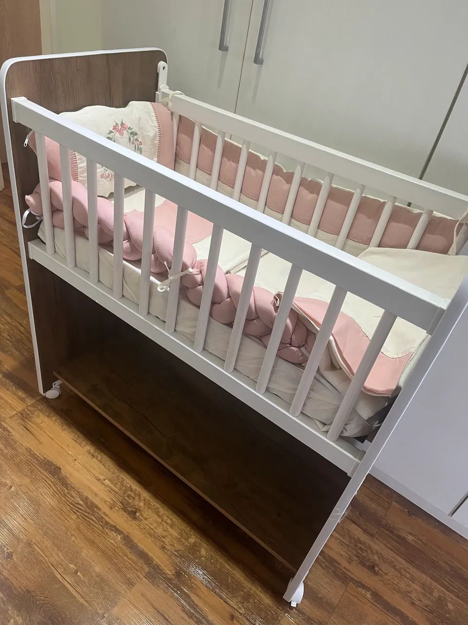 Mini berço + Enxovalzinho + decoração ?