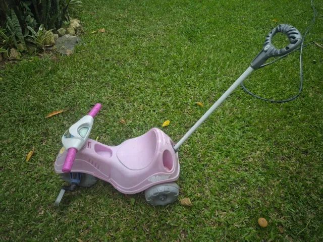 Bicicleta e carrinho de criança 