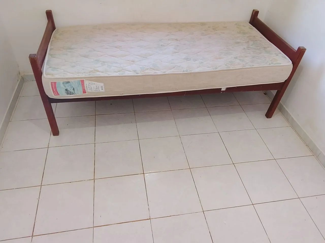 Cama solteiro completa com colchão  - Foto 2