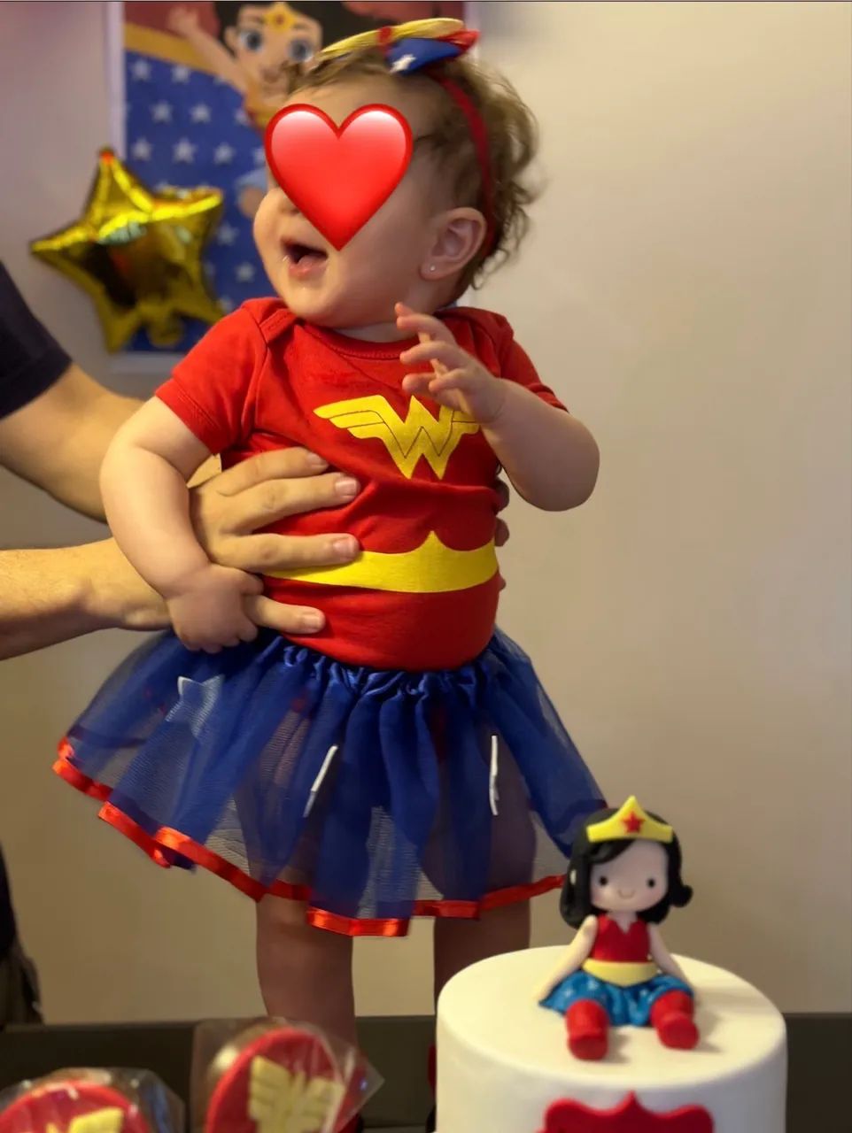 Fantasia infantil bebê Mulher Maravilha. Body + saia + laço  - Foto 3