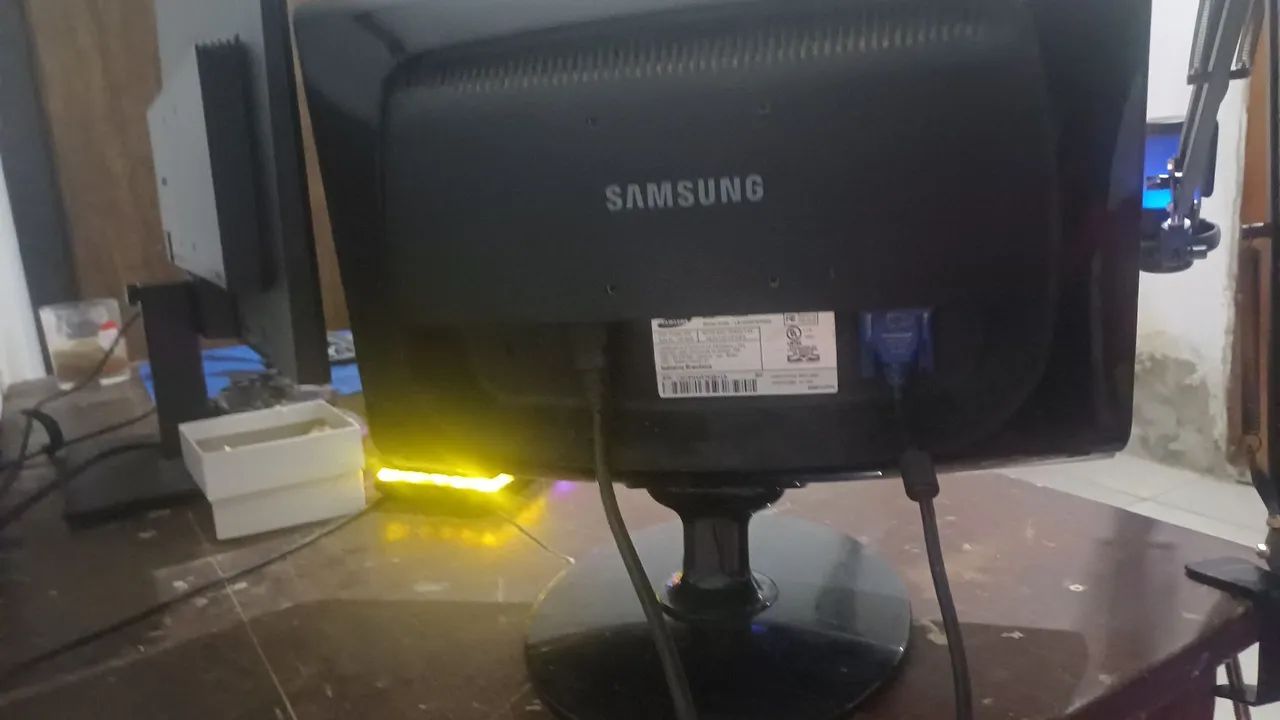 Monitor samsung 15,6 60hz funcionando perfeitamente  - Foto 2