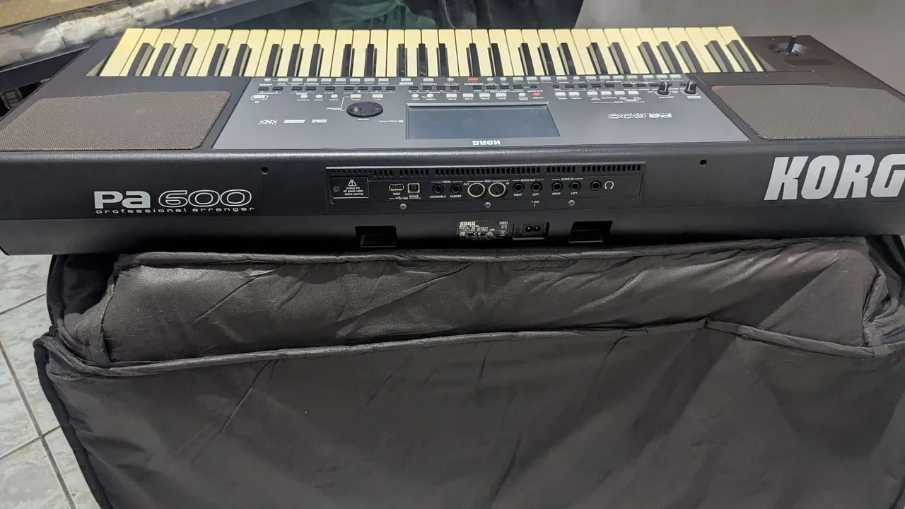 Teclado Músical Arranjador Korg PA600 menor preço - Foto 4