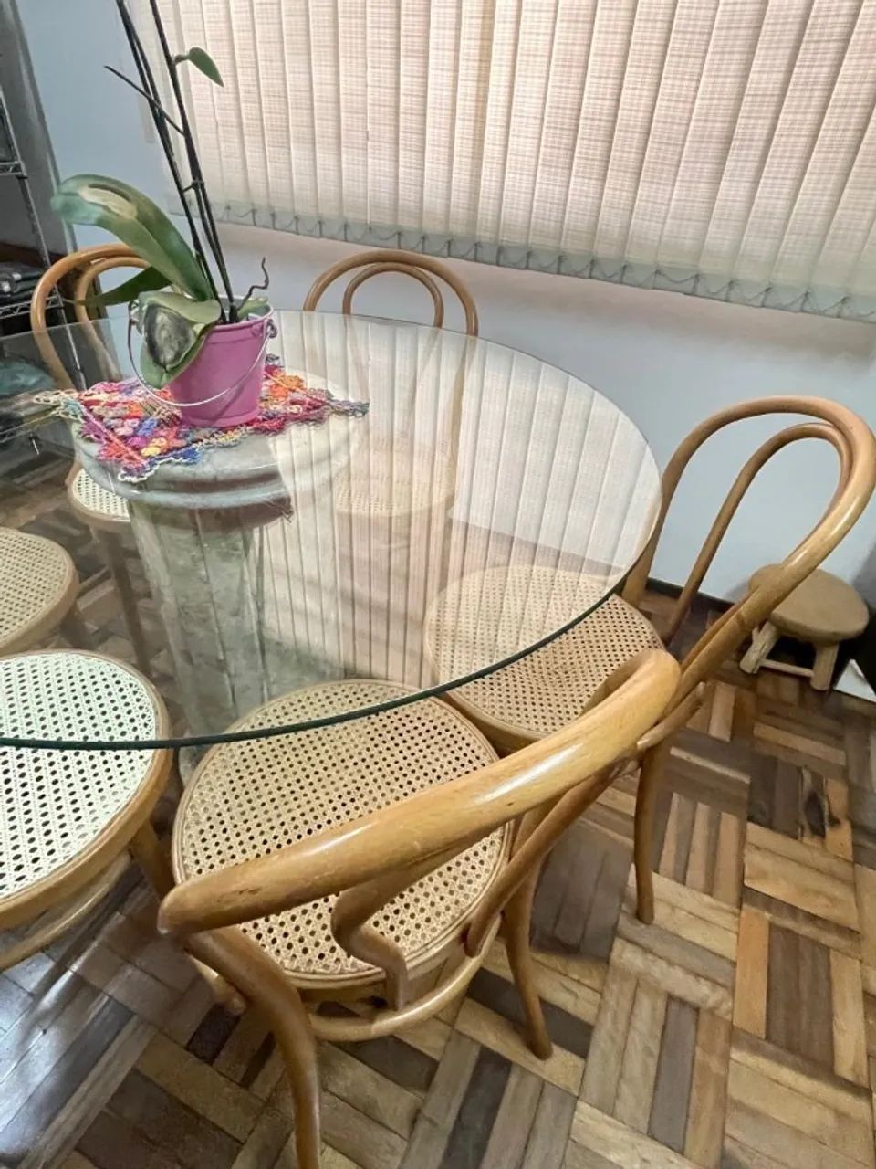 Mesa com 6 cadeiras tipo Thonart - Foto 4