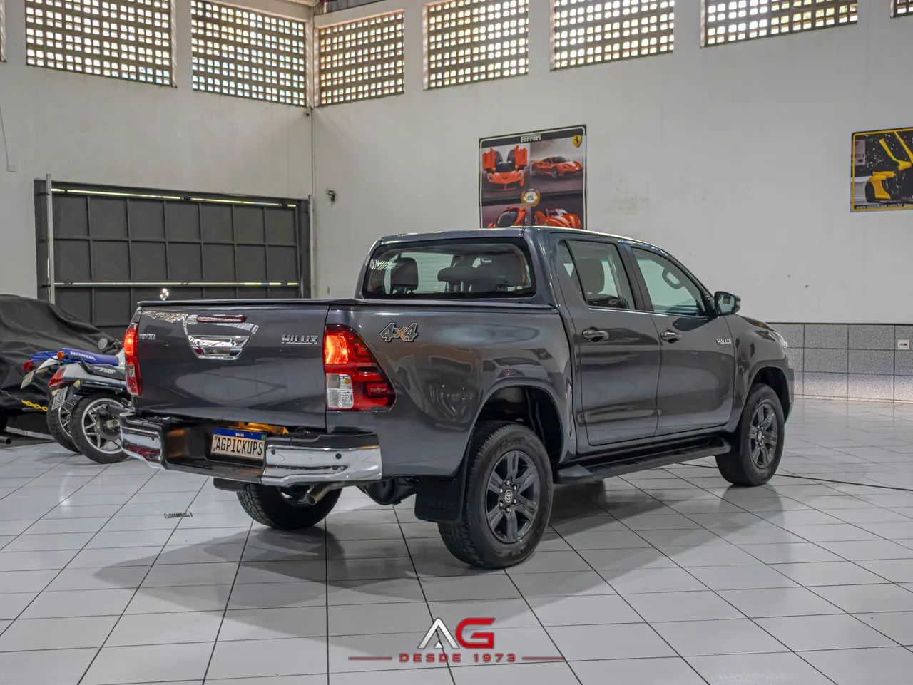 Toyota Hilux CD SR 4x4 2.8 TDI Diesel Aut., foto 2 de 19