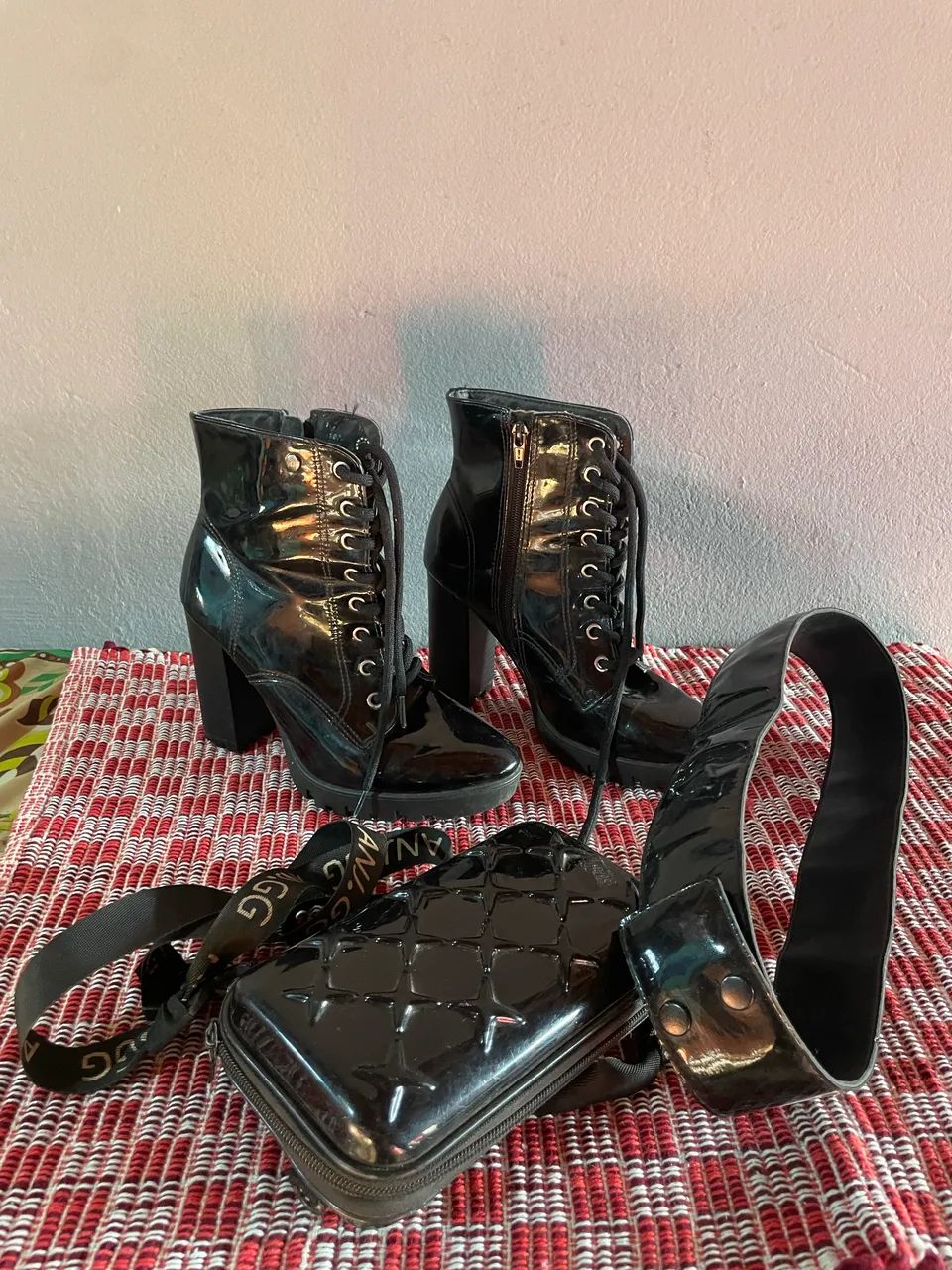 Kit verniz composto com três peças cinto bota e bolsa - Foto 4