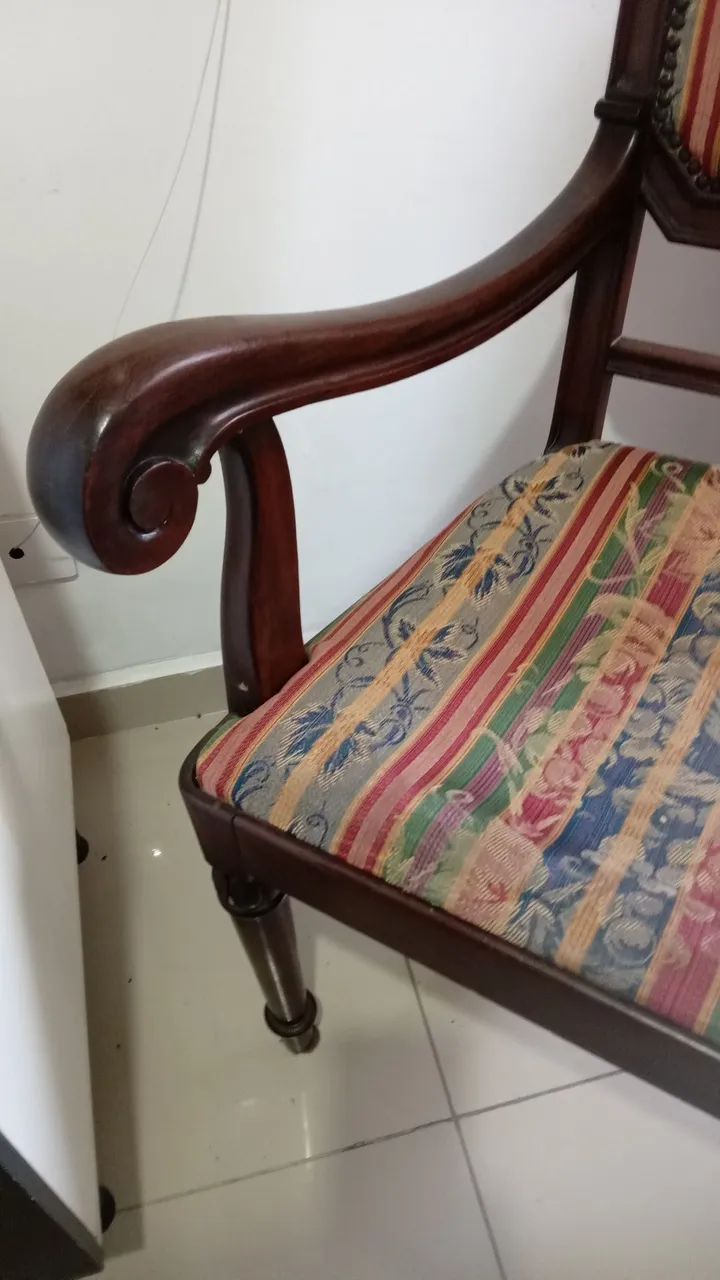Vendo cadeira colonial usada