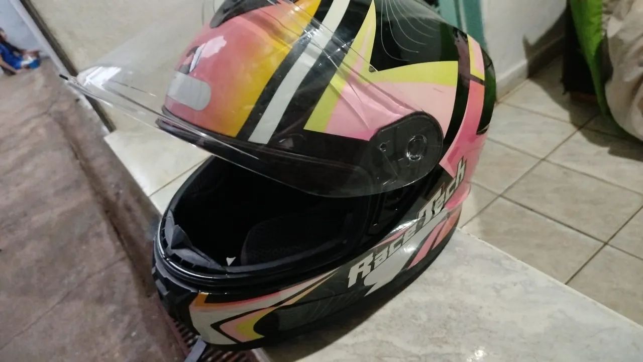 Vende se capacete 