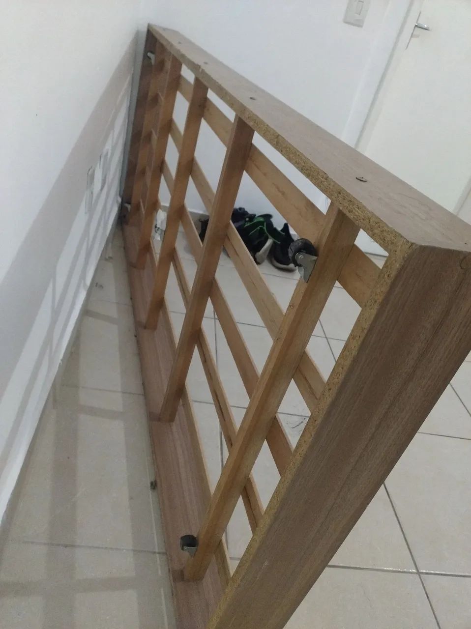 Estrado Cama solteiro com rodinhas - USADO - Foto 2