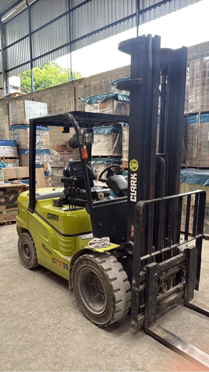 Empilhadeira Clark 3ton Diesel - Foto 5
