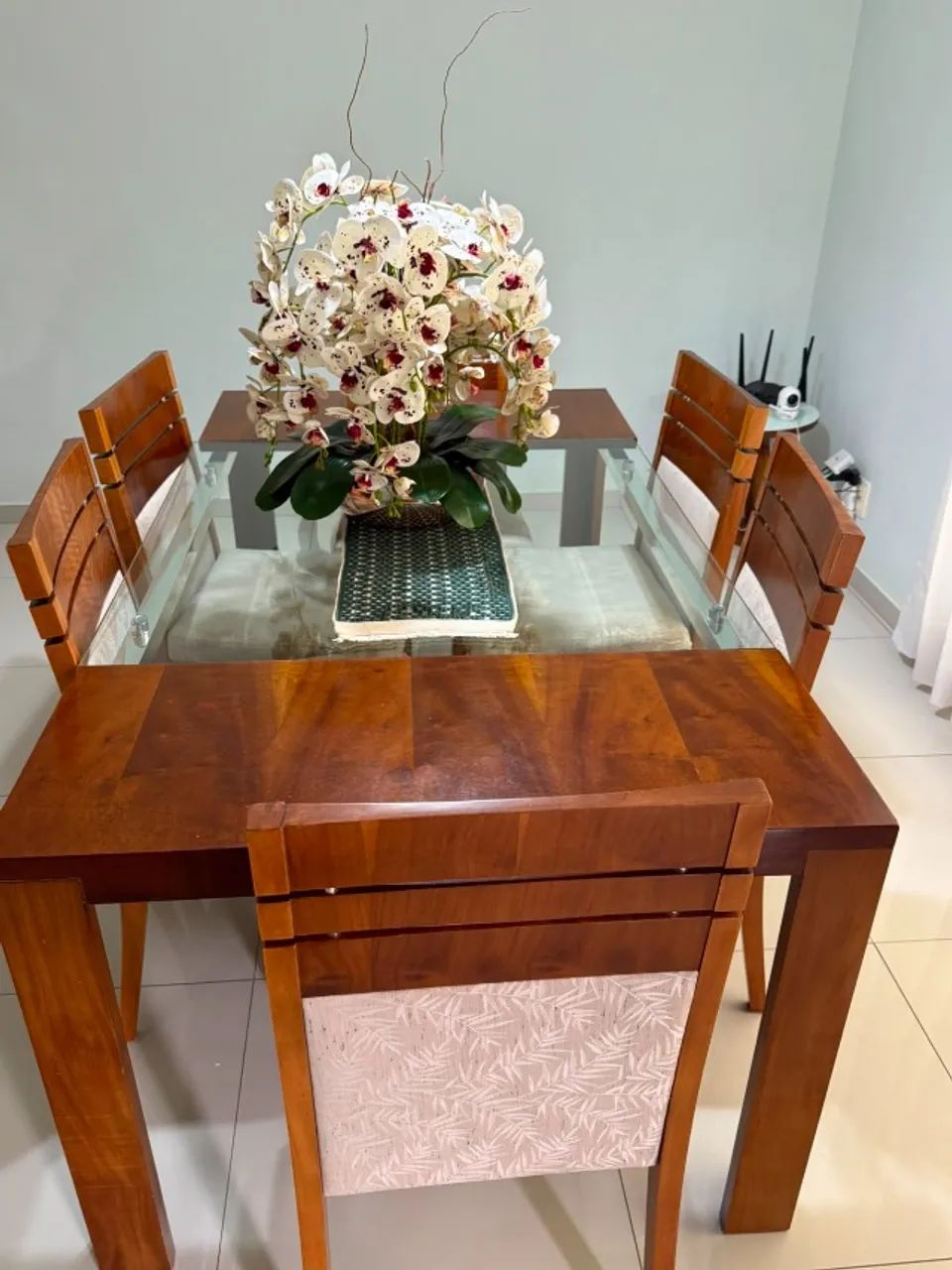 Mesa de jantar com 6 cadeiras