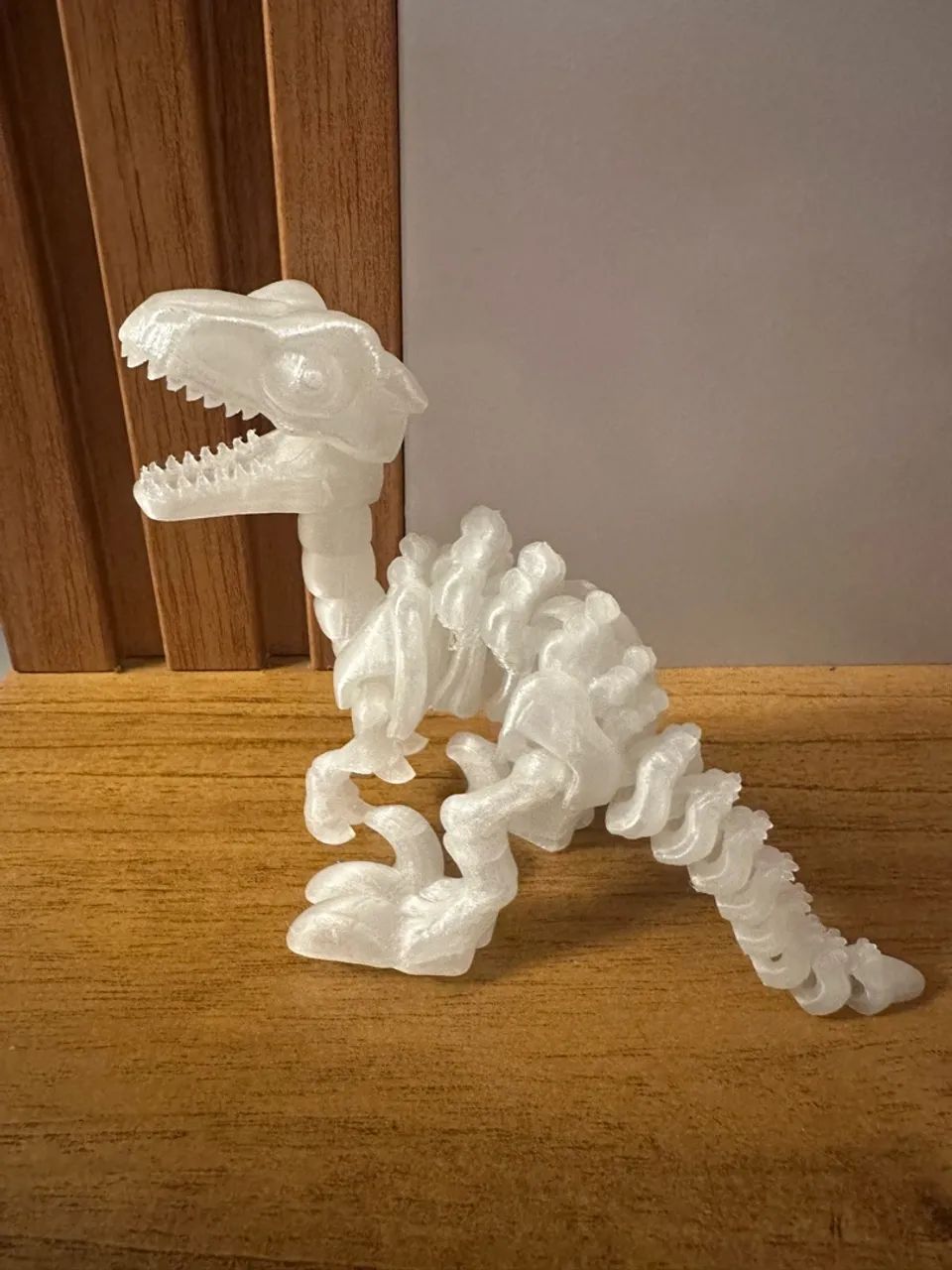 Brinquedo dinossauro Fosforescente  - Foto 3