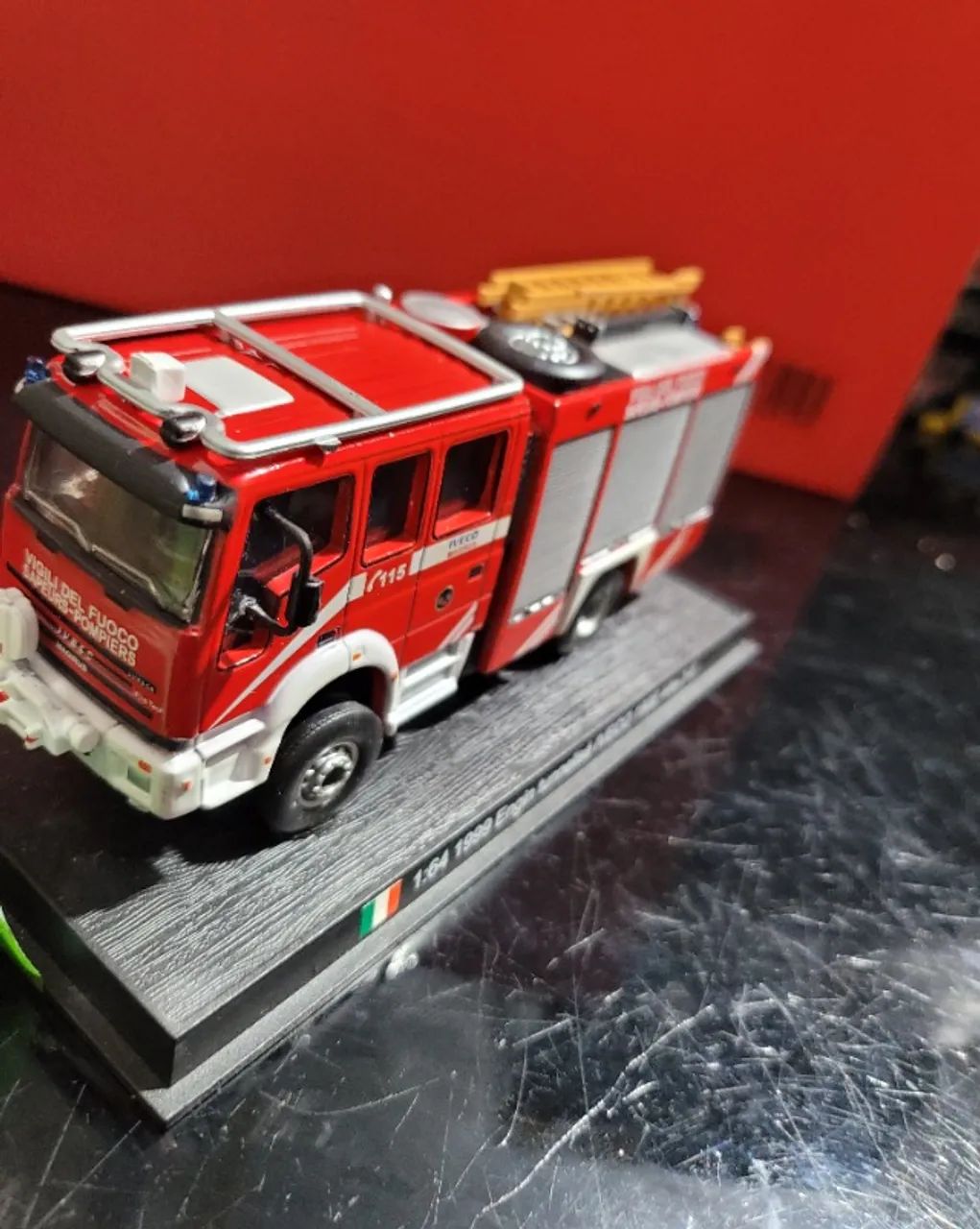 Miniatura 1:64 caminhão Iveco 190E 1999 bombeiro raro - Foto 4