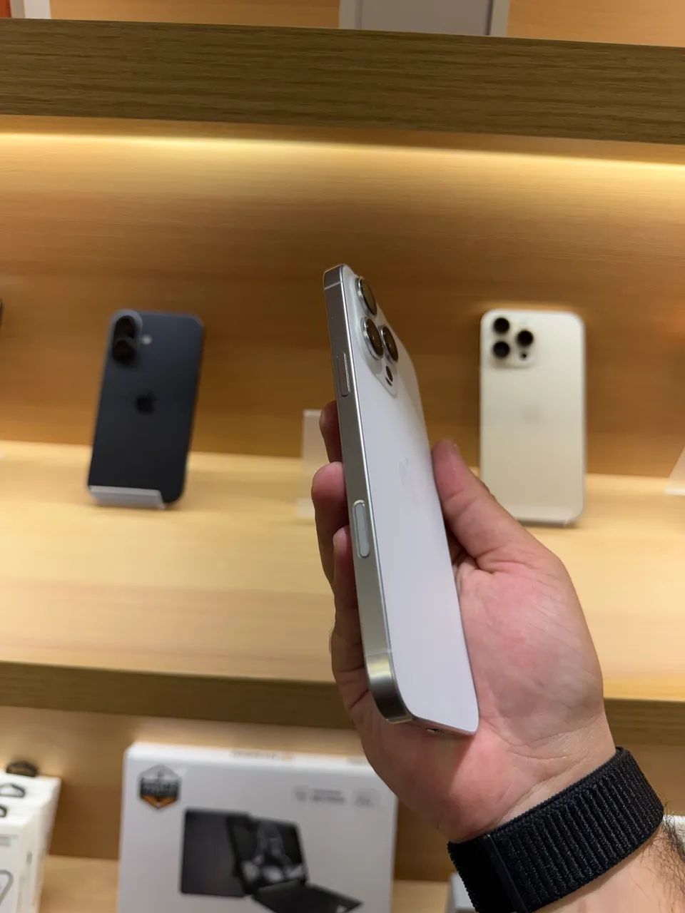 iPhone 16 Pro Max 256Gb White Titanium  - Foto 3