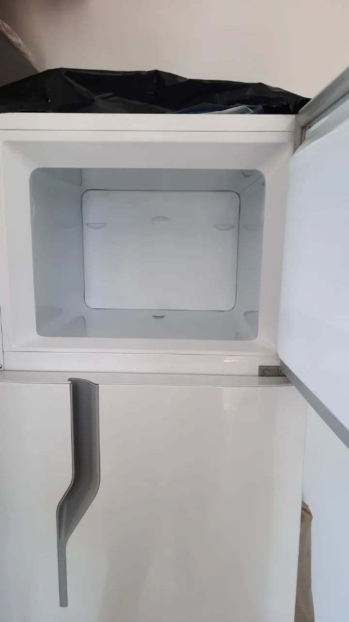 Geladeira Electrolux Cycle Defrost 260l  - Foto 3