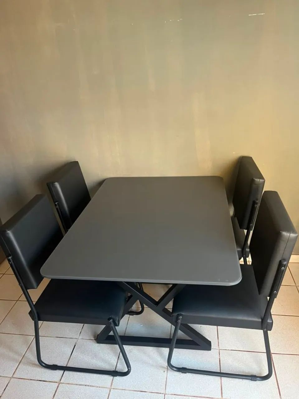 MESA TAMPO DE VIDRO COM 4 CADEIRAS/ MOSTRUÁRIO LOJA  - Foto 4