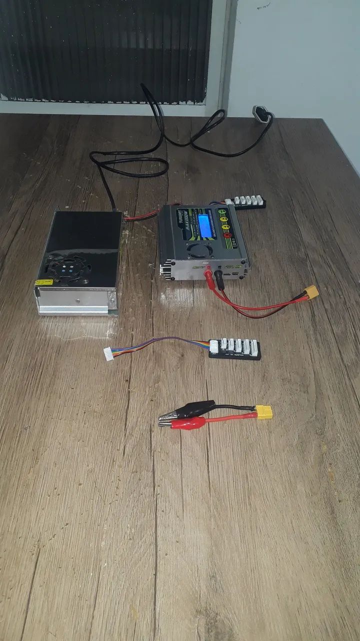 Carregador  inteligente  turnigy  Max 200 watts  - Foto 4