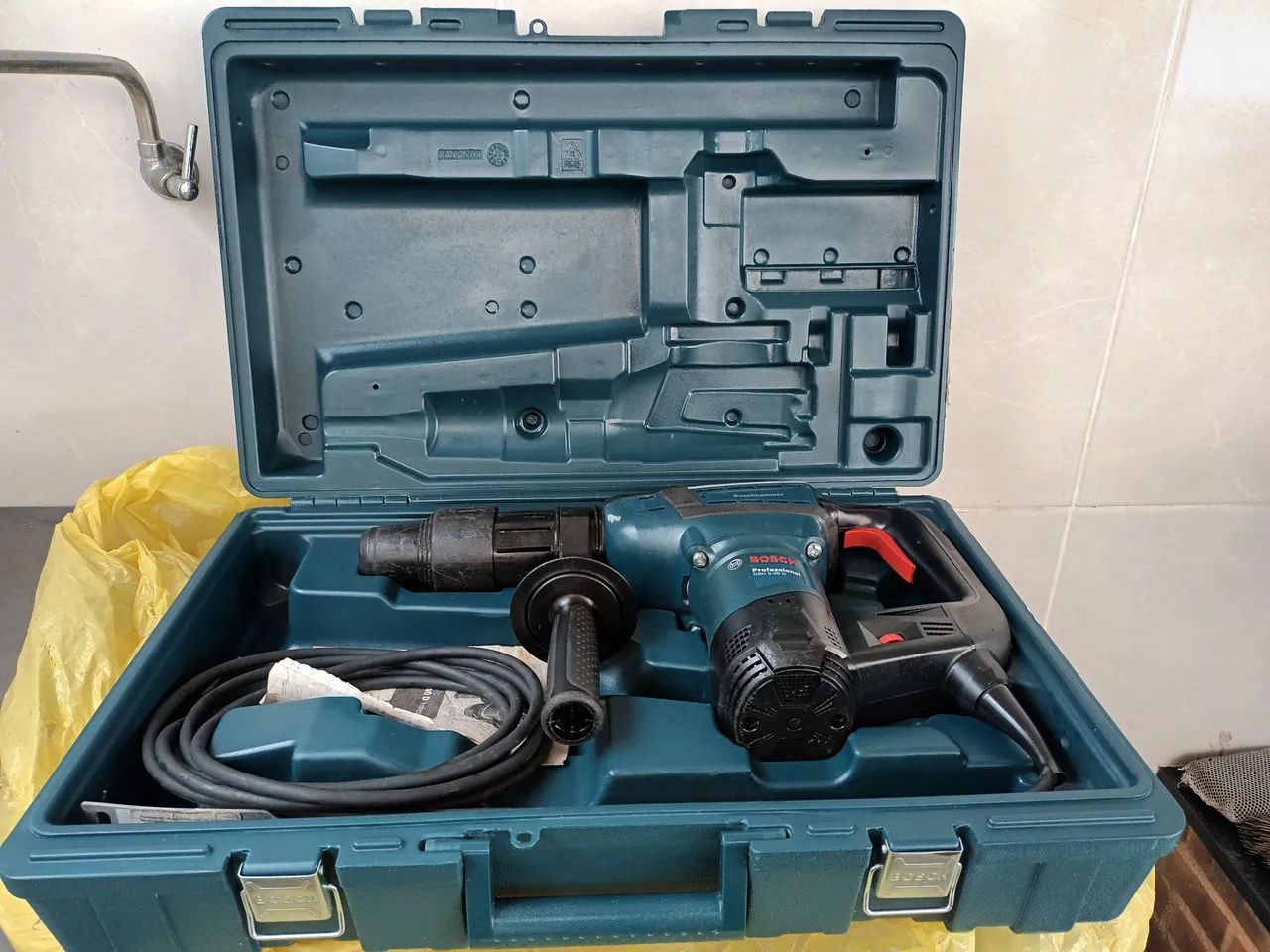 Bosch GBH 5-40 D Rotary Hammer and Demolition Hammer, 5 kg