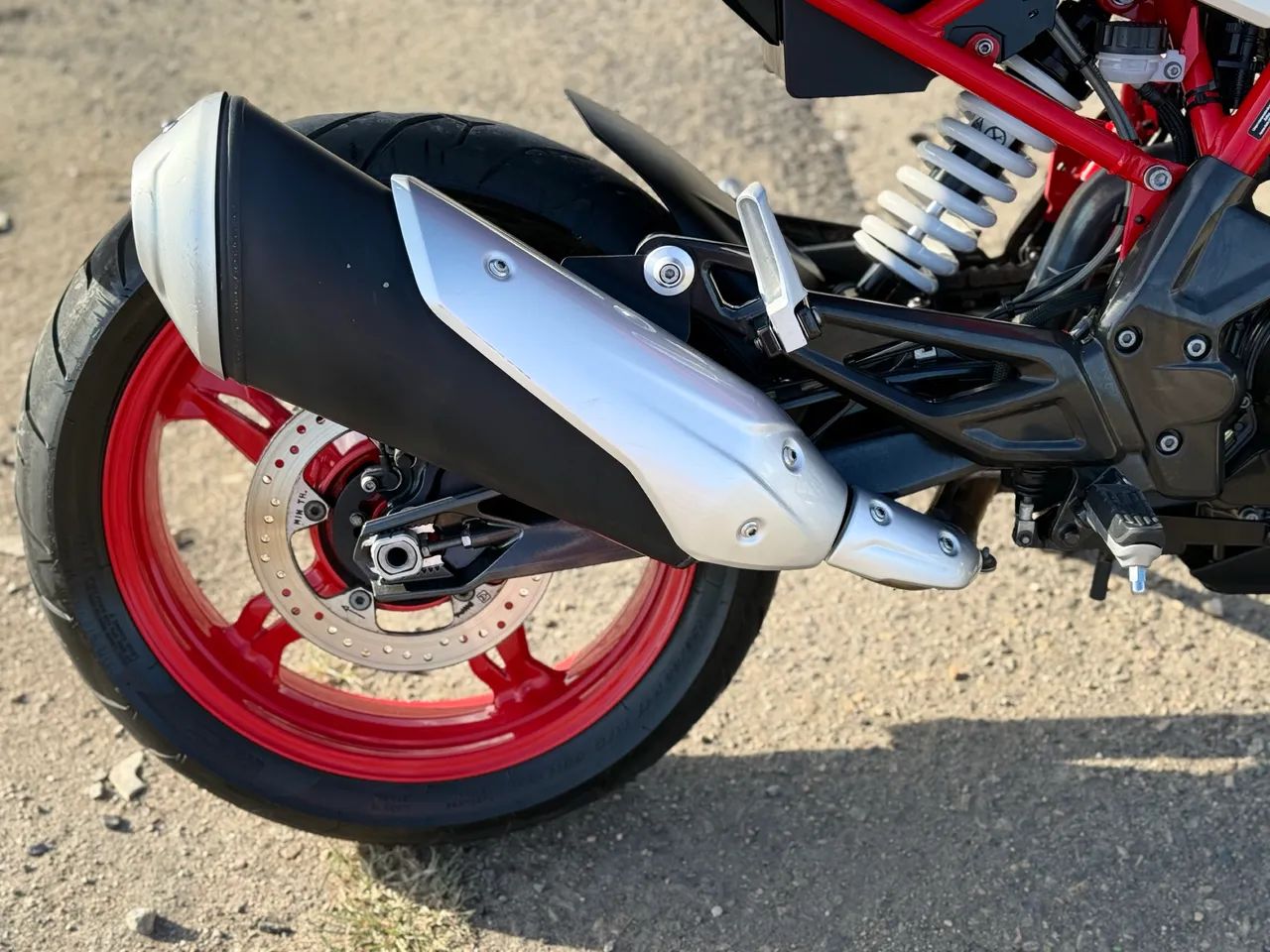 BMW G310 R 2023 - Foto 3