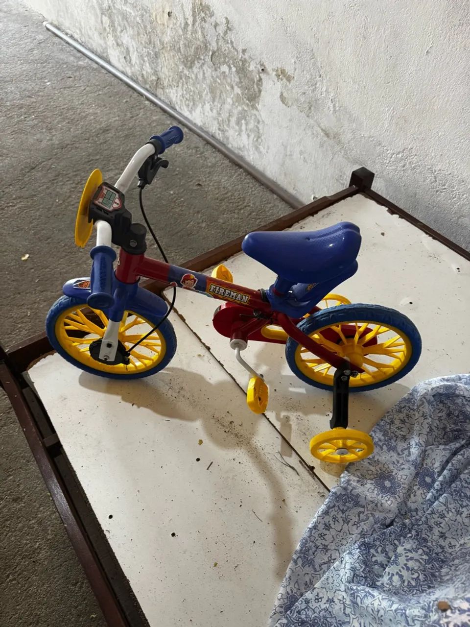 Bicicleta infantil (fireman) - Foto 4