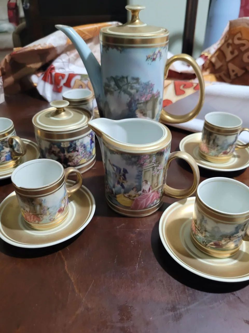 Porcelanas e artigo antigo