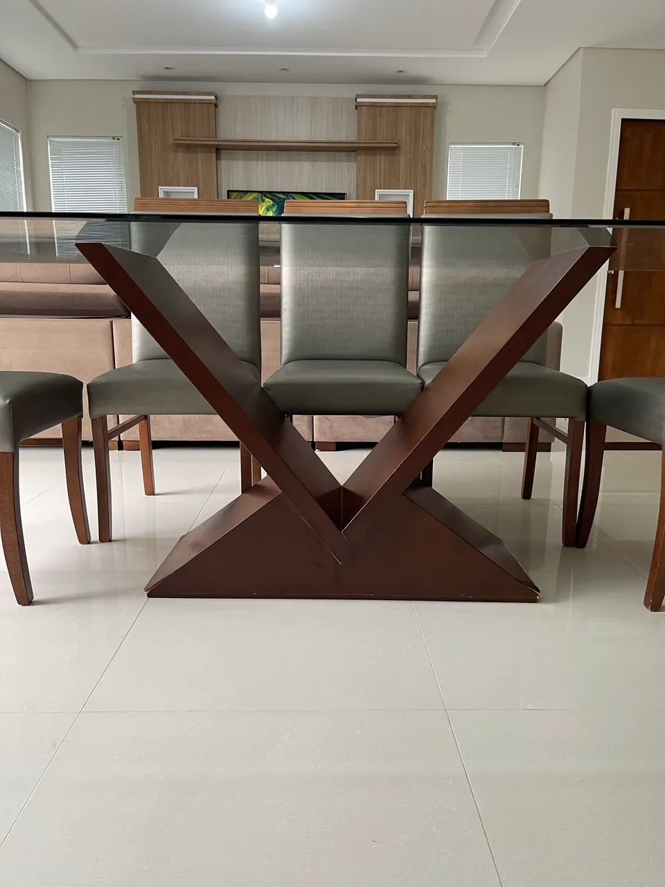 Mesa de Jantar com Tampo de Vidro + 8 Cadeiras - Excelente Estado