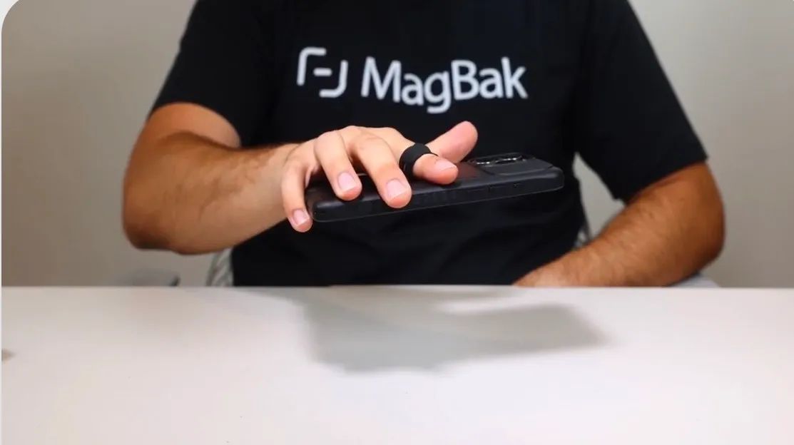 Capa Iphone 17 Magbak Preto - Foto 4