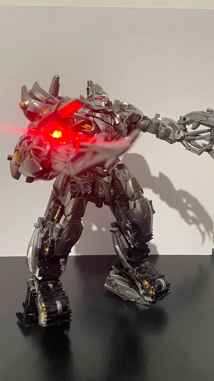 Action Figure Megatron Transformer 30cm Robô Transformável Premium Colecionável - Foto 2