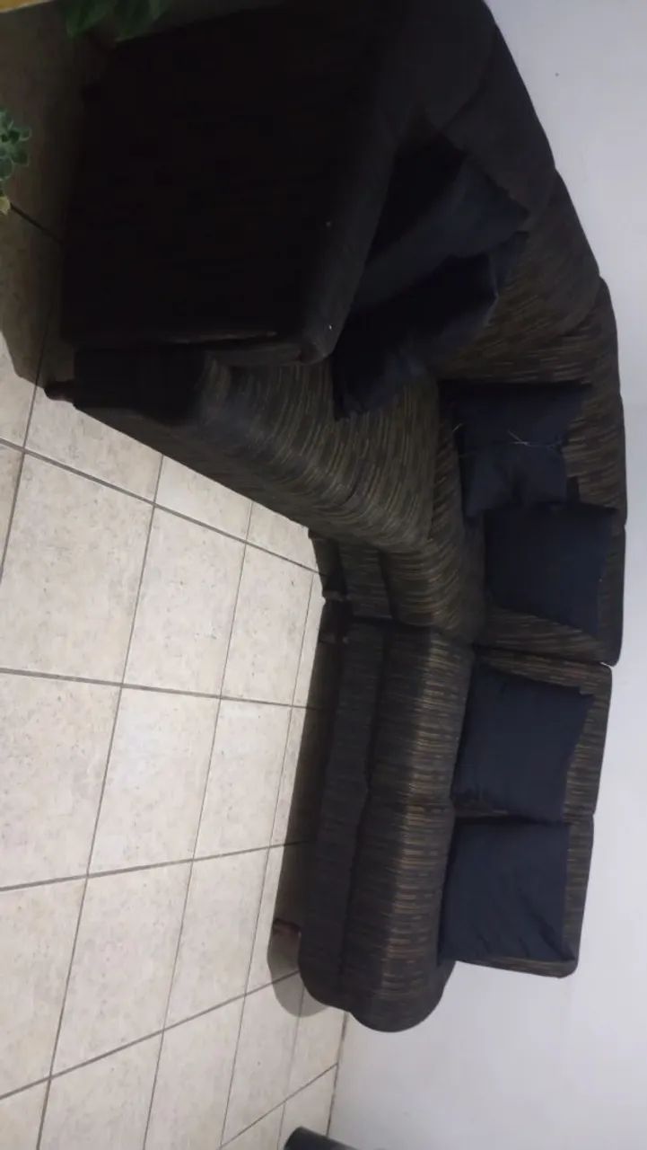 Vendo sofá,bom estado ,dou as almofadas . - Foto 3