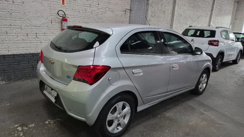Chevrolet Onix Hatch Advantage 1.4 8V Flex Aut. 4P 2019 - Foto 4