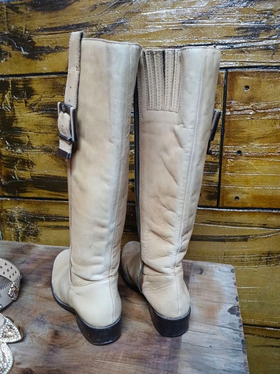 Bota couro n35 e cinto brilhante.  - Foto 5