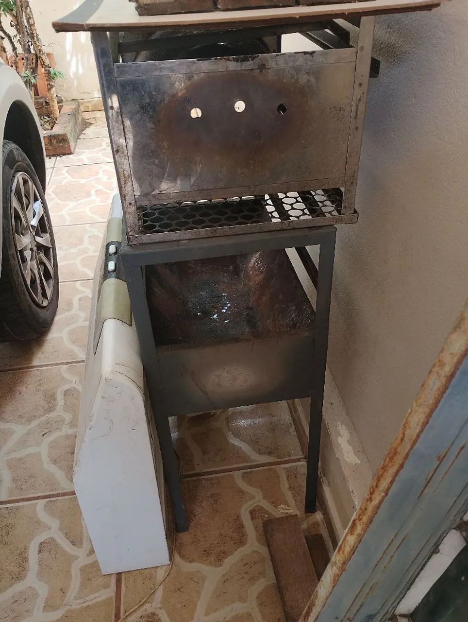 Vendo duas churrasqueira usadas