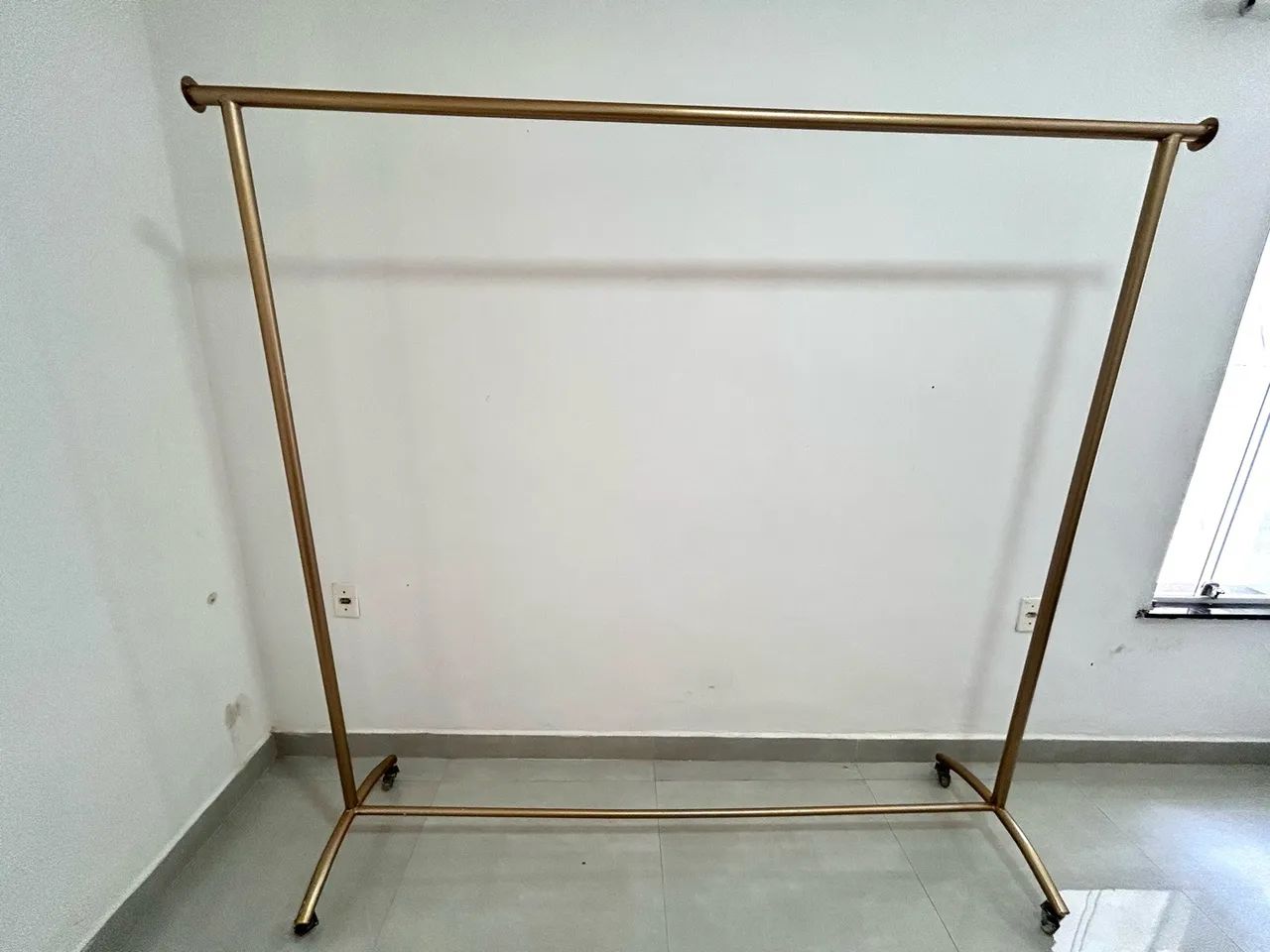 Arara de metalon dourado  - Foto 4