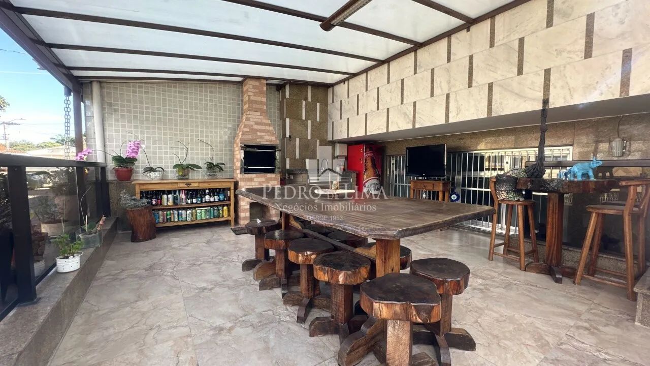 Casa 4 quartos sendo 1 suíte, 2 vagas, closet e espaço gourmet - Foto 2