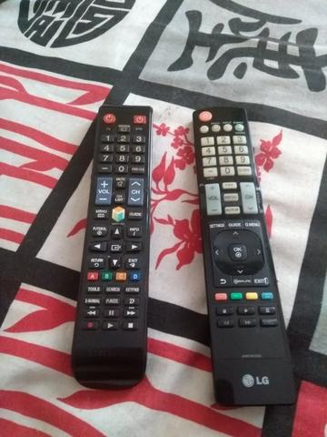Vendo dois controles remotos para TV